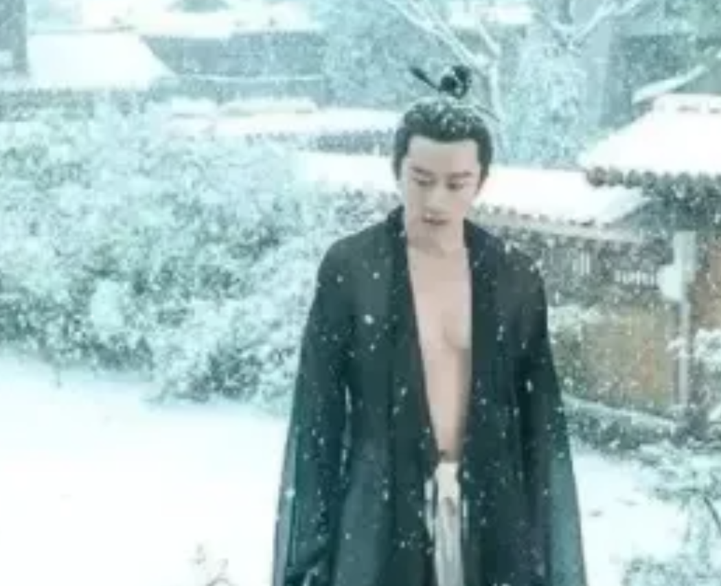 在零下10℃的拍摄现场，陈凯歌导演对黄轩说：“给你20万片酬，你要在在雪地里站4