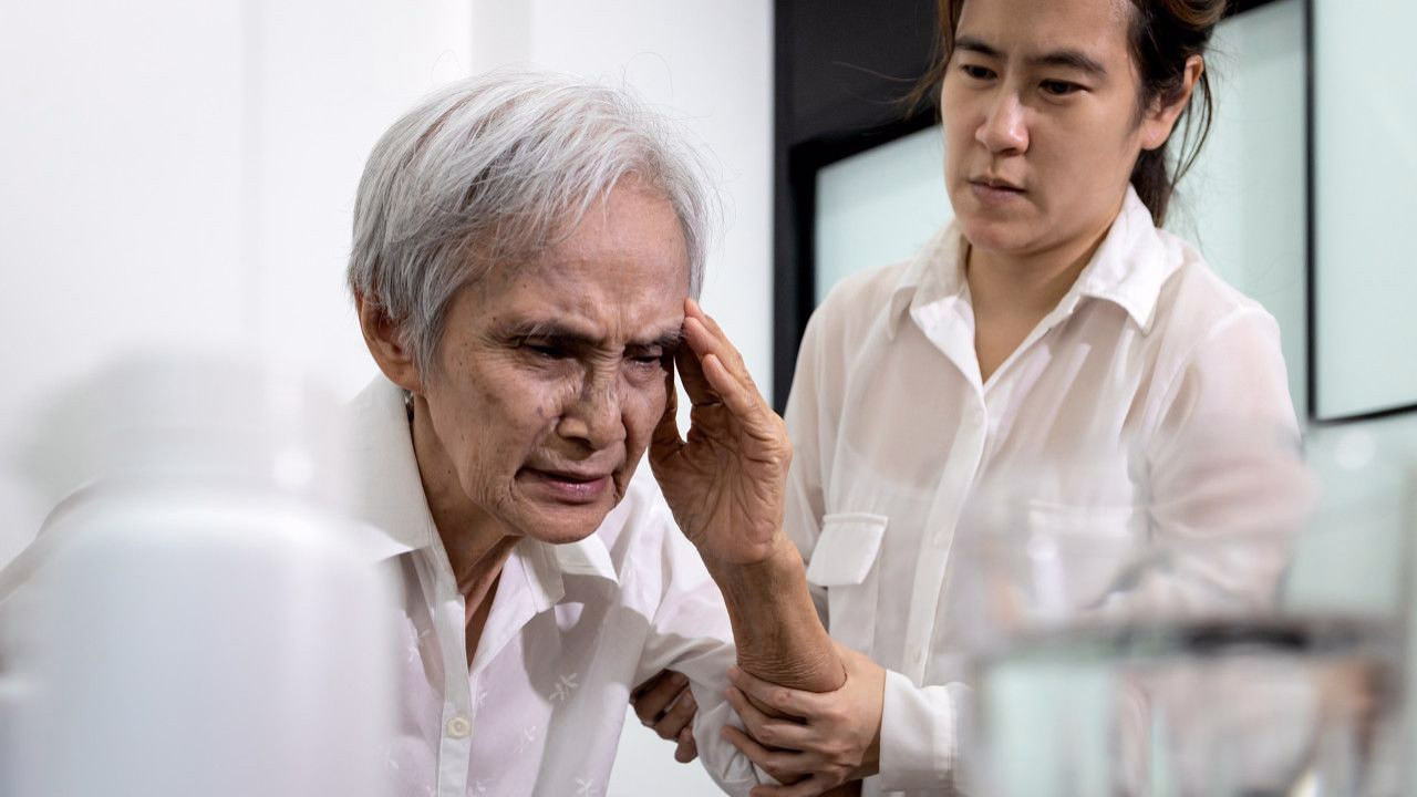 62岁大爷吃氨氯地平，不久后脑梗，医生恍然大悟：不能这么服用