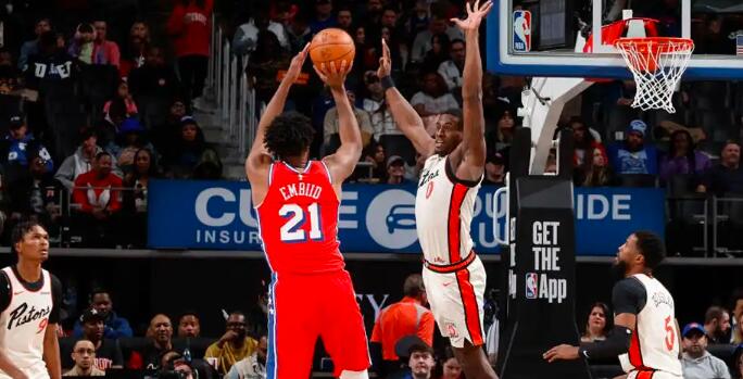 NBA常规赛，活塞以125-112大胜76人，战绩26胜26负。勇士交易威金斯、