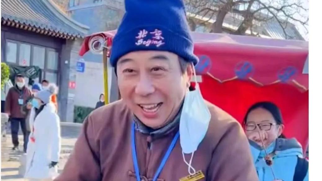 冯巩在相声圈为何地位这么高？网友：相声说得好就算了，腿还最长