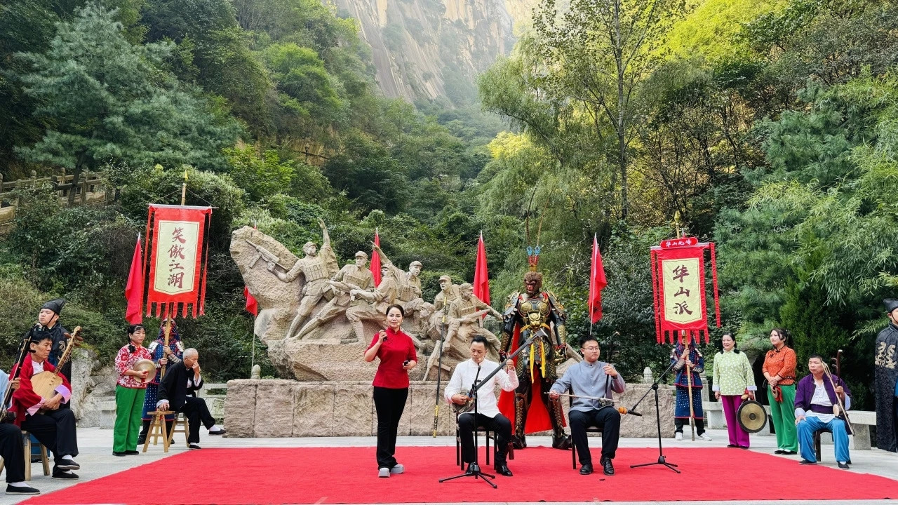 科技与文化炸裂碰撞，让整个华山瞬间燃爆！