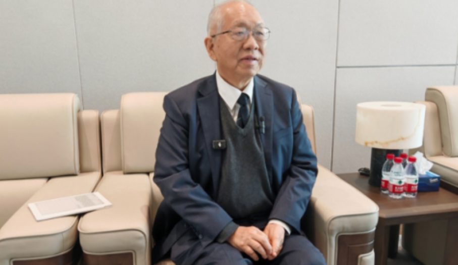 “遮羞布被扯掉了！”美籍华裔数学家丘成桐大胆言辞：中国数学水平落后美国80多年，