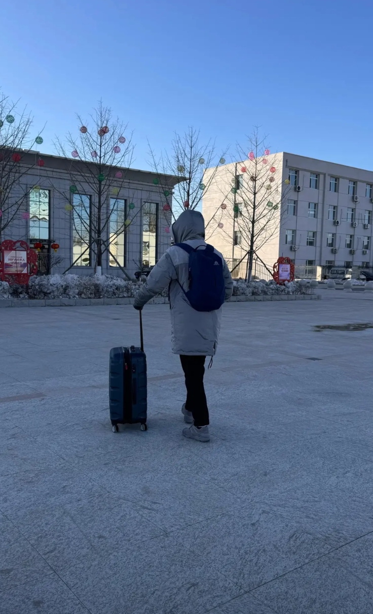第十五次在高铁站送儿子，感慨万千。

认真算了一下，从儿子读本科开始到现在九年了