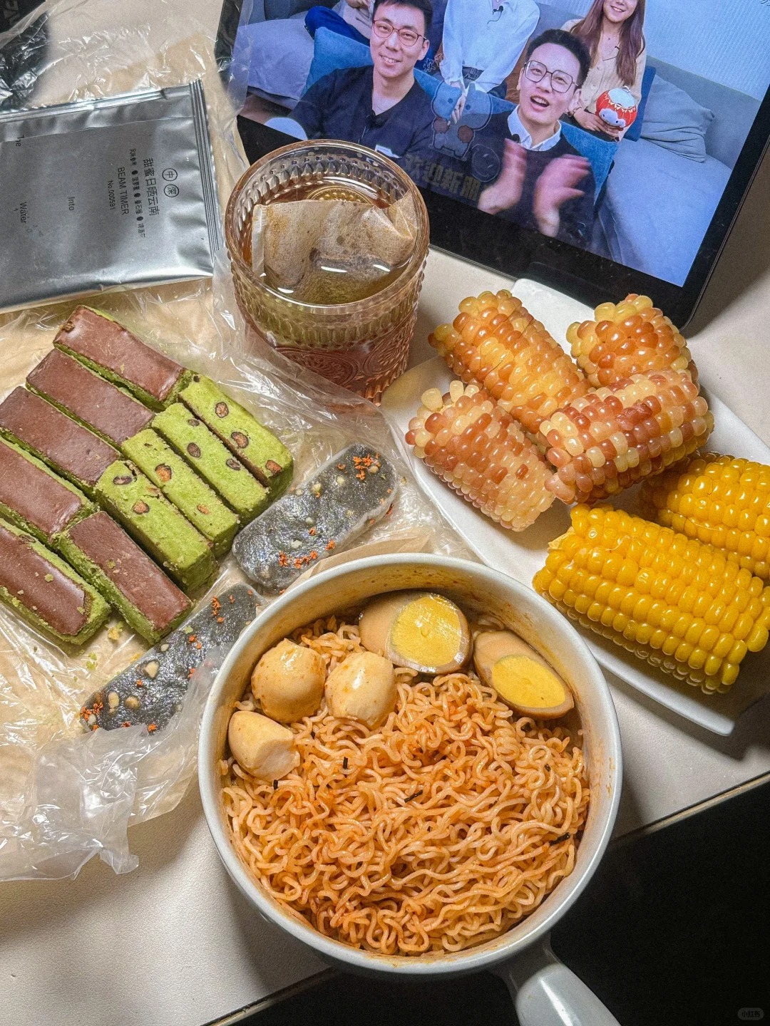五一 宿舍 一个人吃饭🫰🏻
一觉睡到自然醒去健身房
回来一个人吃饭追剧 爽飞