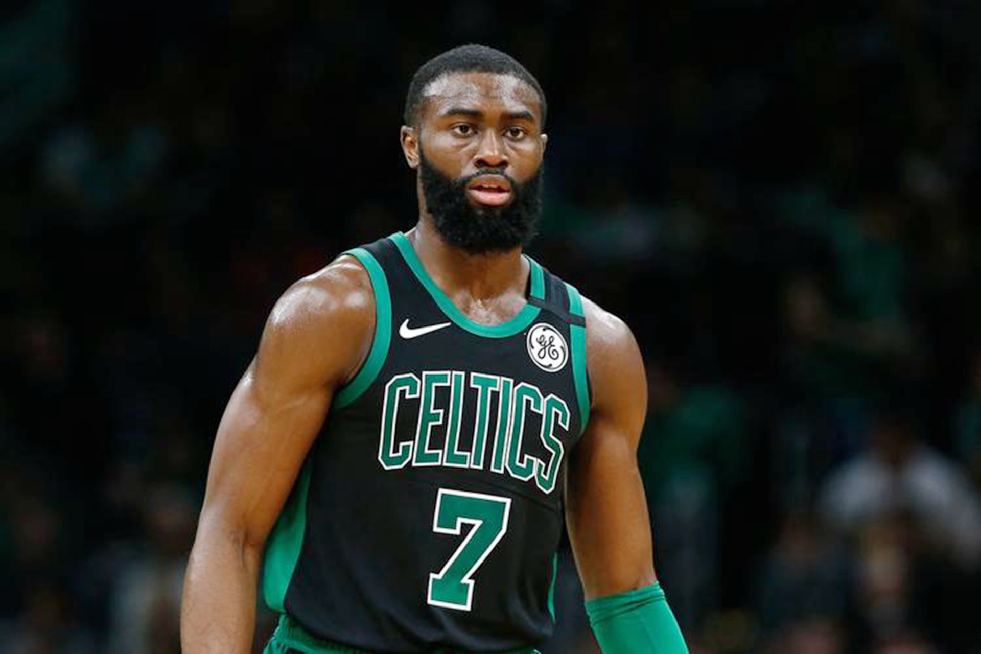 布朗：我们熟悉的欧文又回来了，只可惜输球了
凯尔特人以106-99击败独行侠 
