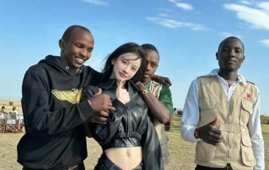 我觉得她应该会很开心的，你们说是不是[捂脸笑][捂脸笑]


