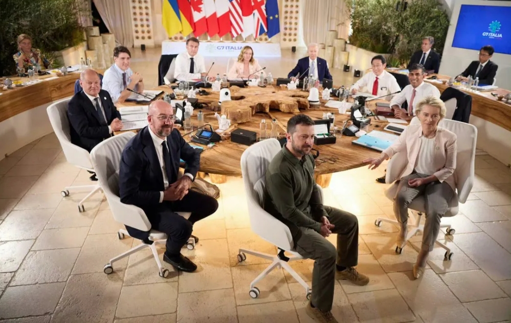 G7峰会在意大利举行，泽连斯基带着满脸硝烟出席，用优质资源质押，获500亿美元贷