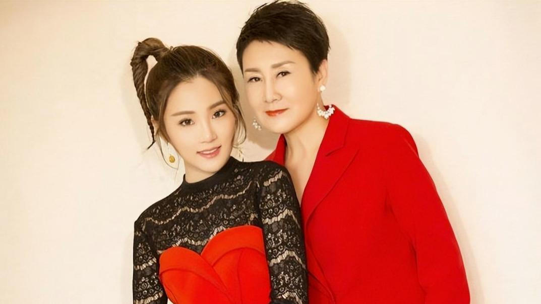 原来她是张凯丽女儿! 演戏被骂的狗血喷头，是妈妈的骄傲更是心病