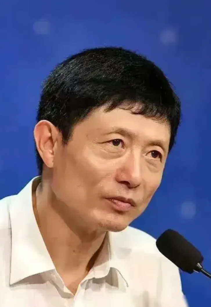 网络空间绝不容许恶意横行！那些无端挑衅官媒权威、蓄意抹黑公务员形象、无理贬低城管