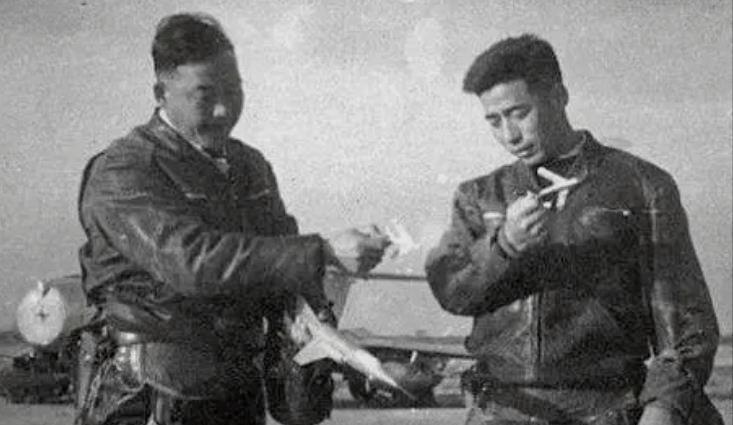 一次，福建前线正备战，吴献狗却窃取了机密资料，准备乘专机飞往台北。航空兵李光纯奉