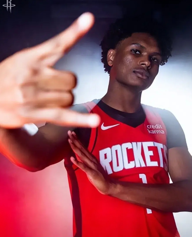 阿门·汤普森有希望拿下价值几千万年薪的顶薪大合同。
NBA新的转播合同为期11年