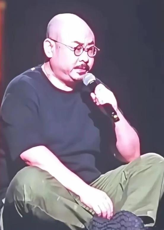 刀郎能在亿万社会大众心里有地位，最重要的是：他的作品实力和做人德行。这是那些诋毁