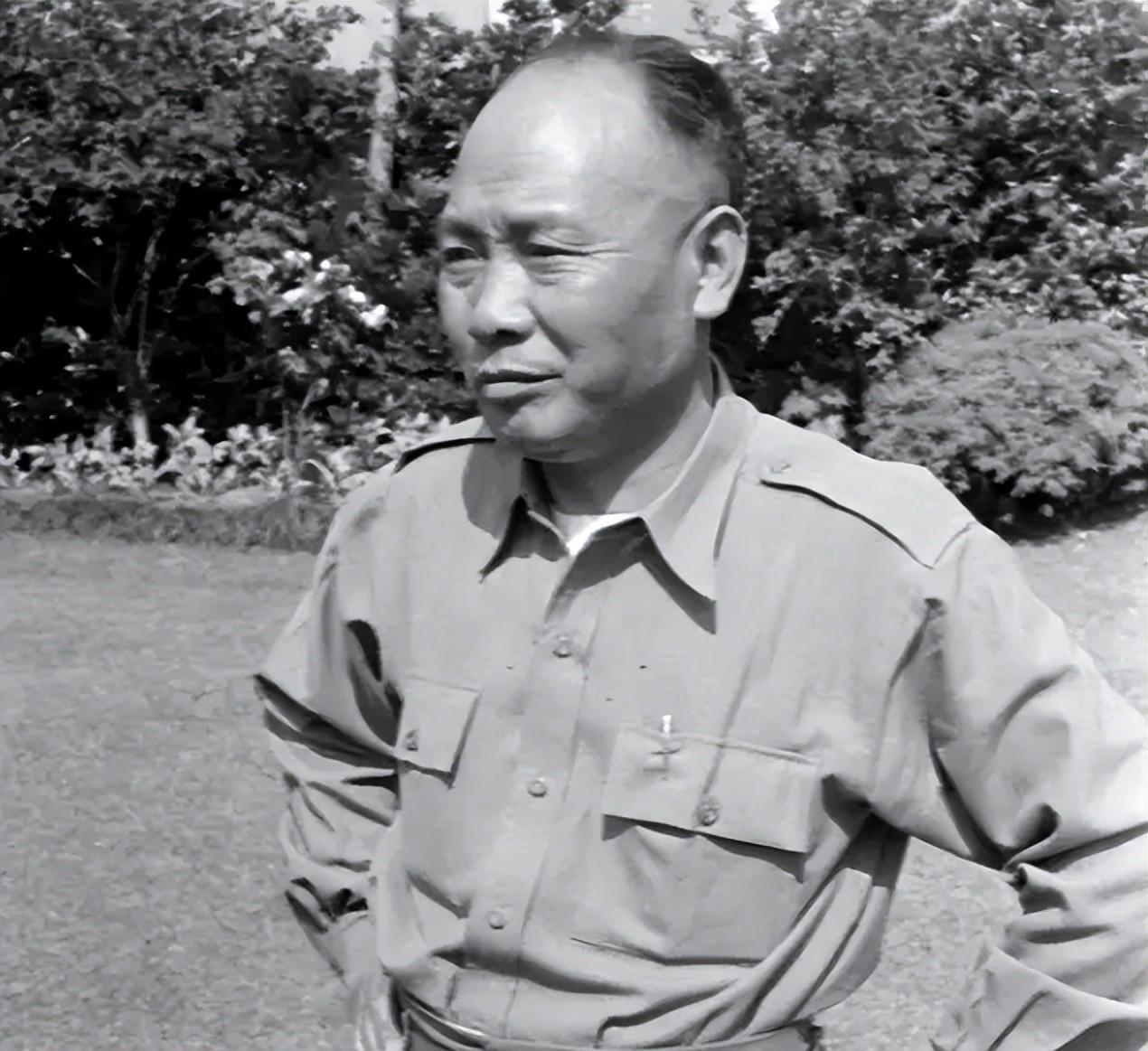1949年5月初，汤恩伯召开宣传会，吹嘘上海防线“坚若磐石，坚守6个月毫无问题”