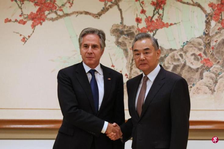 根据新加坡联合早报今日报道，美国国务卿布林肯与中国外长王毅会面时再就俄乌战争向中