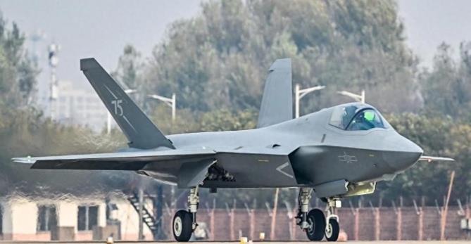 歼-35A的核心设计团队，平均年龄不过30出头？这消息对美国而言堪称重磅炸弹。