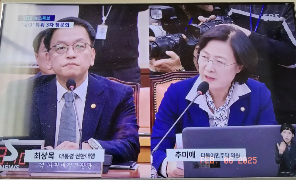 快讯！
万万没想到崔相穆
韩国代总统崔相穆今天在国会遭到警告，韩国国会民主党议员