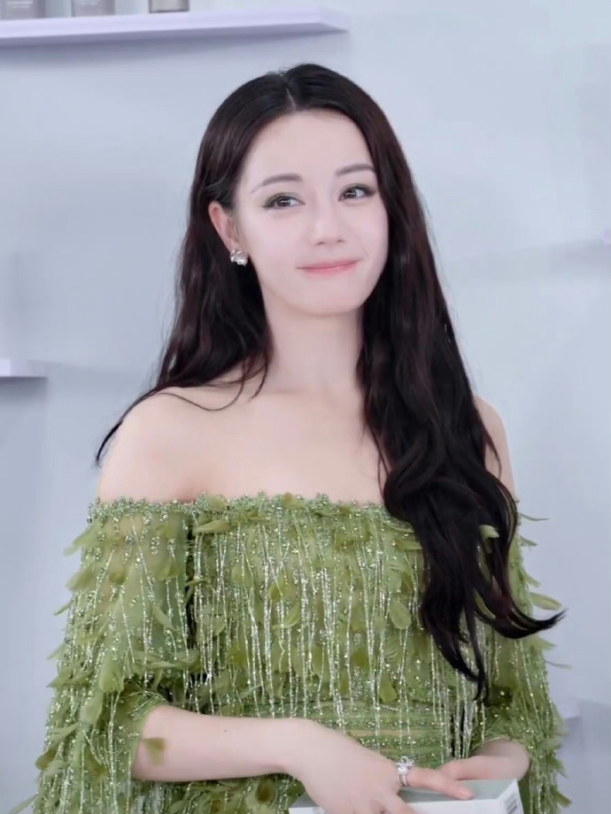 #迪丽热巴绿野仙踪造型#这一刻，深深懂得全球最美丽女性第二的含金量。原皮很美，c
