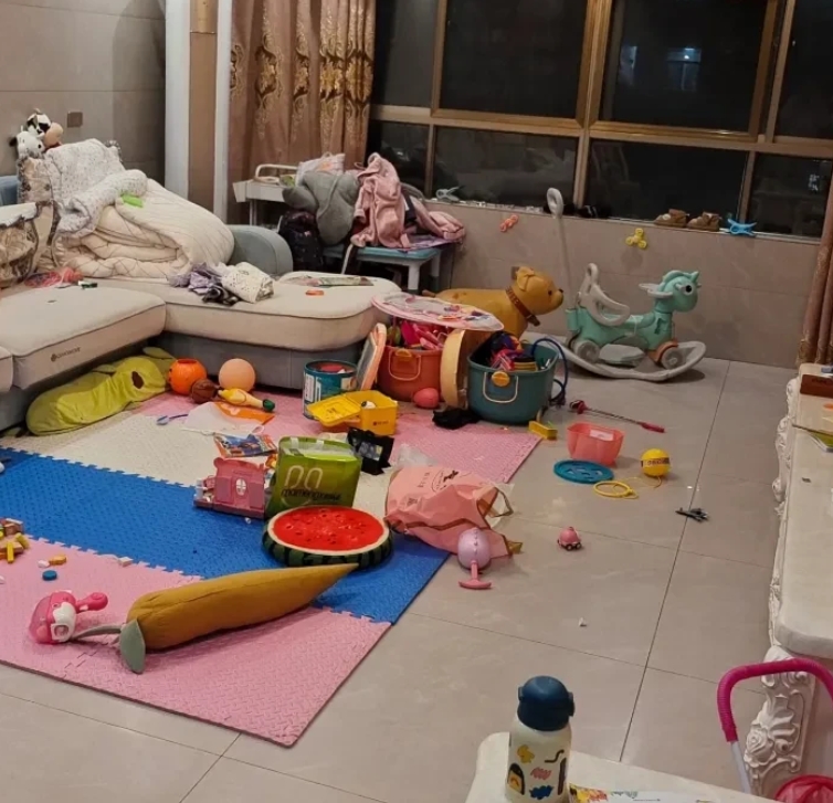 去了同事家一趟，我心里不平静了。
以前，我一直认为有孩子的家里都乱，自从去了一趟