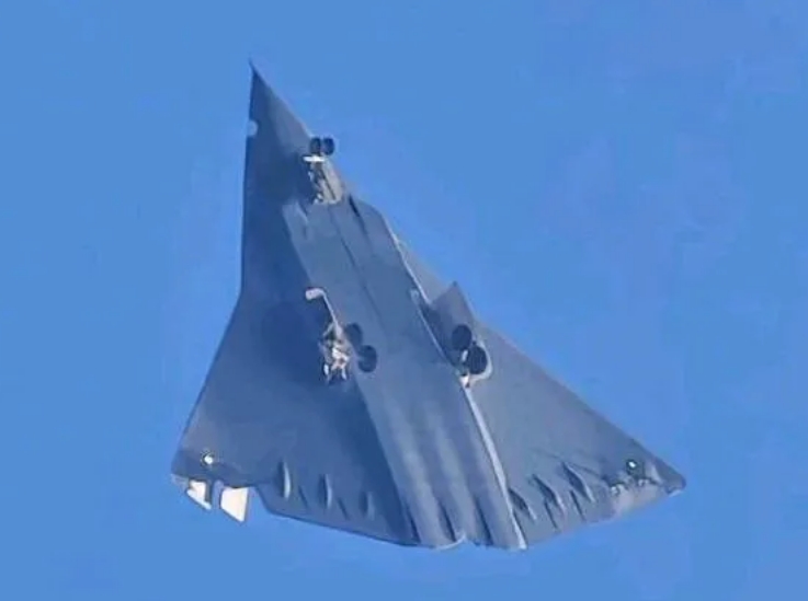台湾退役空军中将研判12月26日成都上空那架试飞机。毕竟是行家，张延廷对这架飞机
