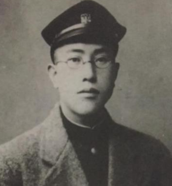 石井四郎是731部队的创办者。他特别好色，喜欢玩弄年轻漂亮的艺伎。和艺伎上床前，