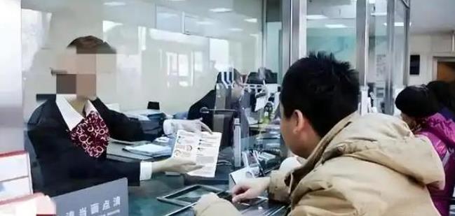 吉林长春一男子，21年前将存有 5 万元的存折交给父亲，父亲离世后，他整理遗物时
