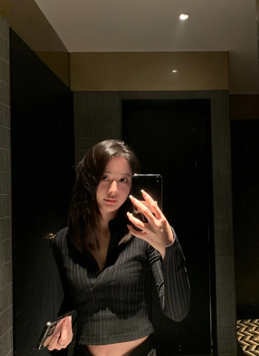 Helmut Lang真的好好穿
做为内搭怎么样配都可以 单独穿也好看 因为衣服