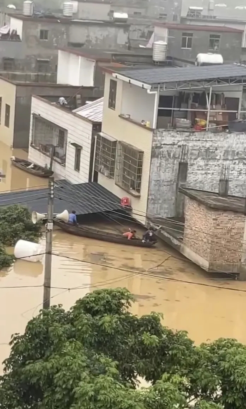 广东地区受强降雨影响 北江流域全线上涨 ，北江流域可能出现50年一遇的洪水 ，本