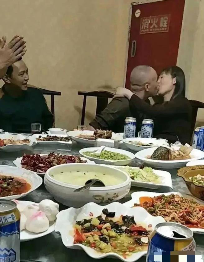 这就是你们期待的年底同学聚会？