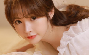 穿剧后开局就离婚，我在豪门沉浸式吃前夫和金丝雀的瓜