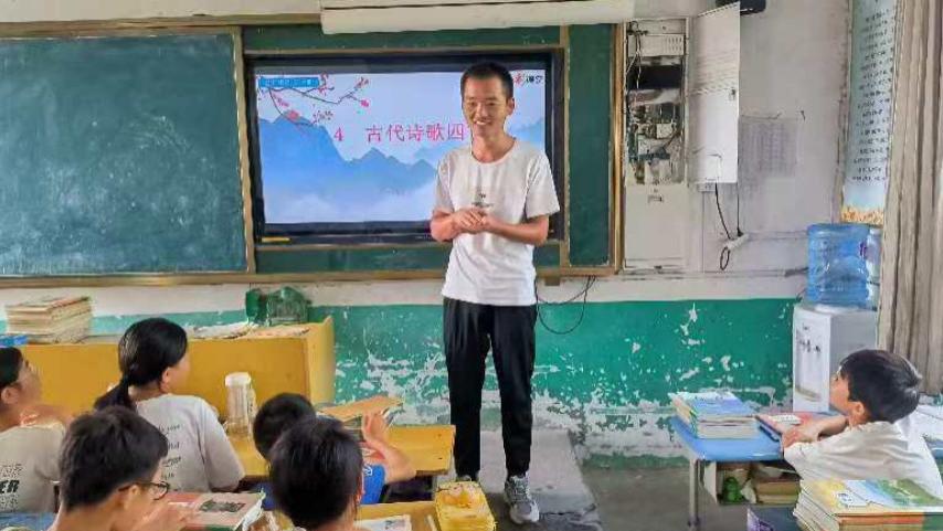 良师裴俊豪：心怀学子，烛照前程（散文）