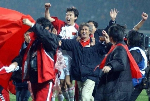 国足在“打平就能出线”的情况下毫无悬念地输给了韩国，但泰国也掉了链子，所以中国队