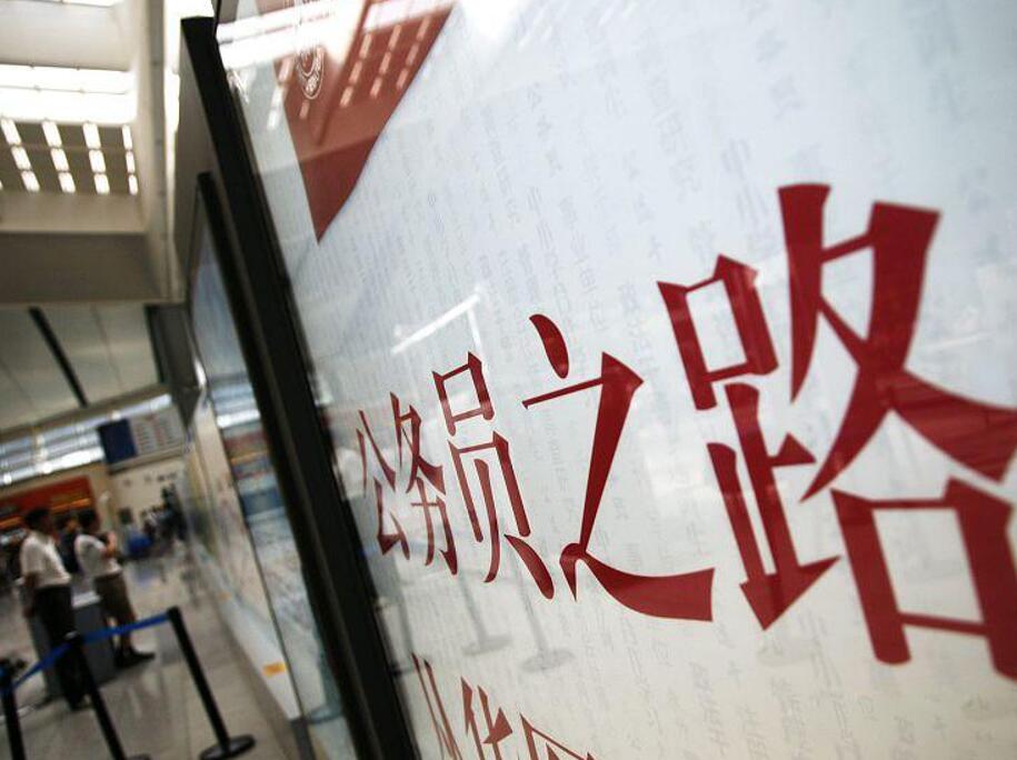 公务员副县交流至事业单位担任副县级干部的现象并不多见，就算有，一般也会伴随着“职