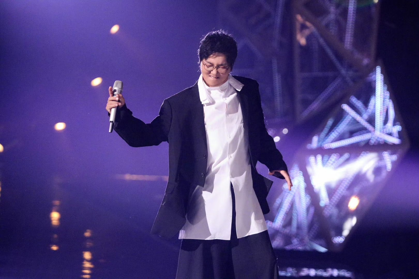 好喜欢湖南卫视这种不顾其他卫视死活的疯癫。

《歌手2024》第四期直播，收视继