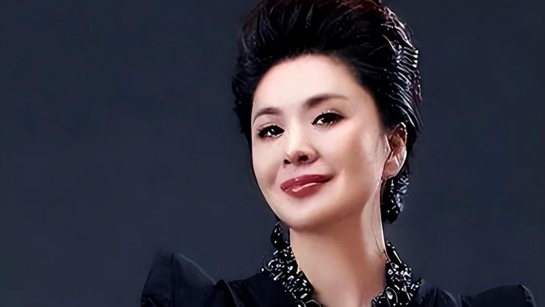 挤走田歌嫁二婚尤小刚，婚后19年不生娃被抛弃
