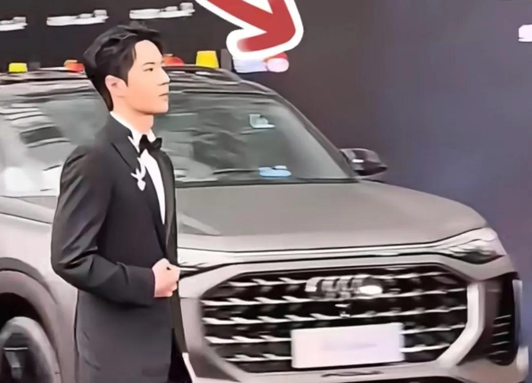 为什么王一博出席活动从不跟汽车合影？有人说是因为他的咖位还不够，但其实实际情况并