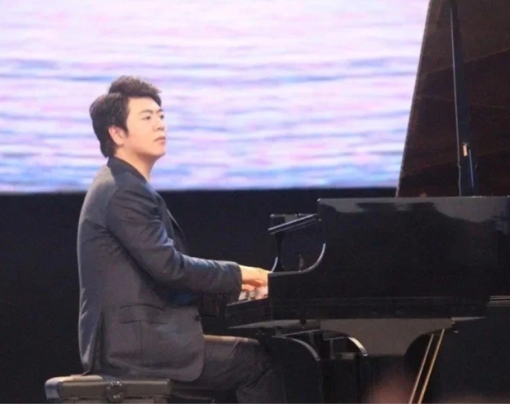 郎朗这双手有多“贵”？保险高达1.9亿