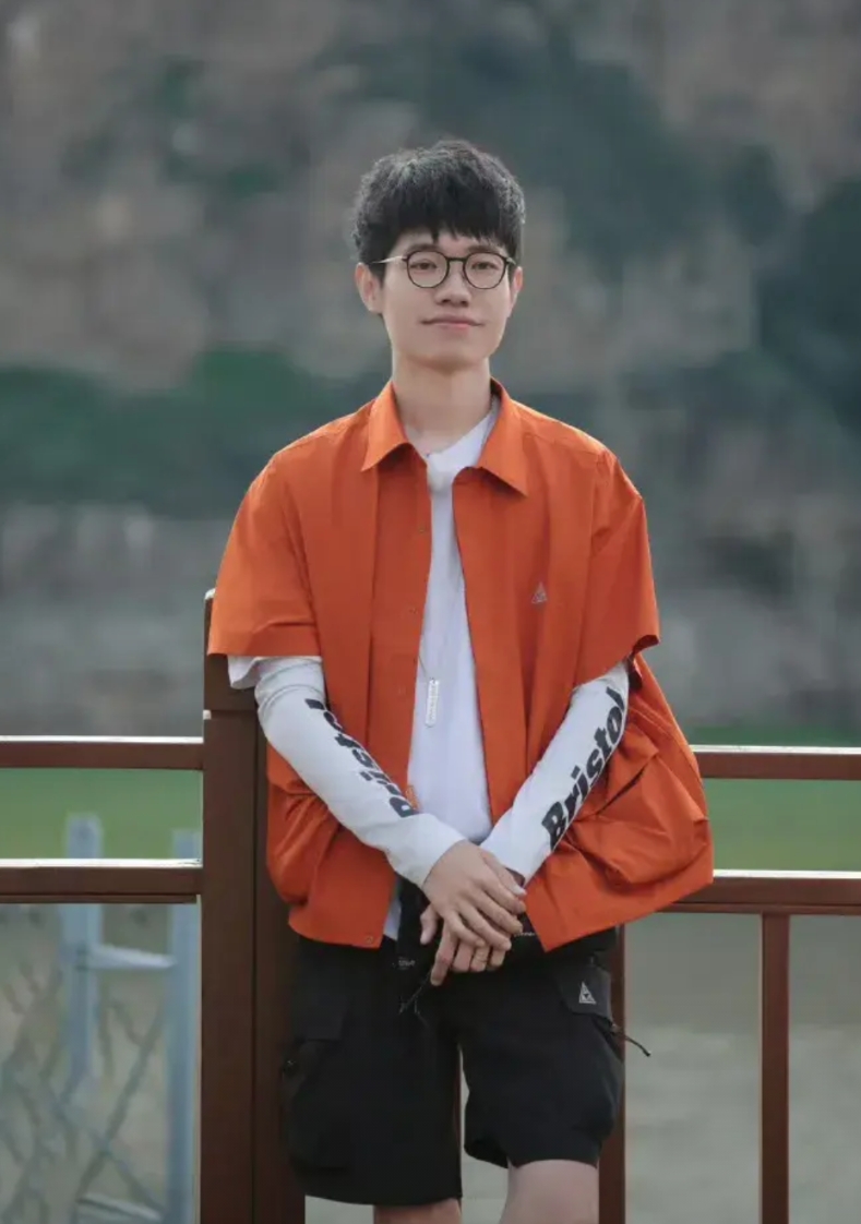 李行亮夫妻俩还是小看了观众

1、上综艺赚钱、赚流量观众可以理解，但你传导的畸形