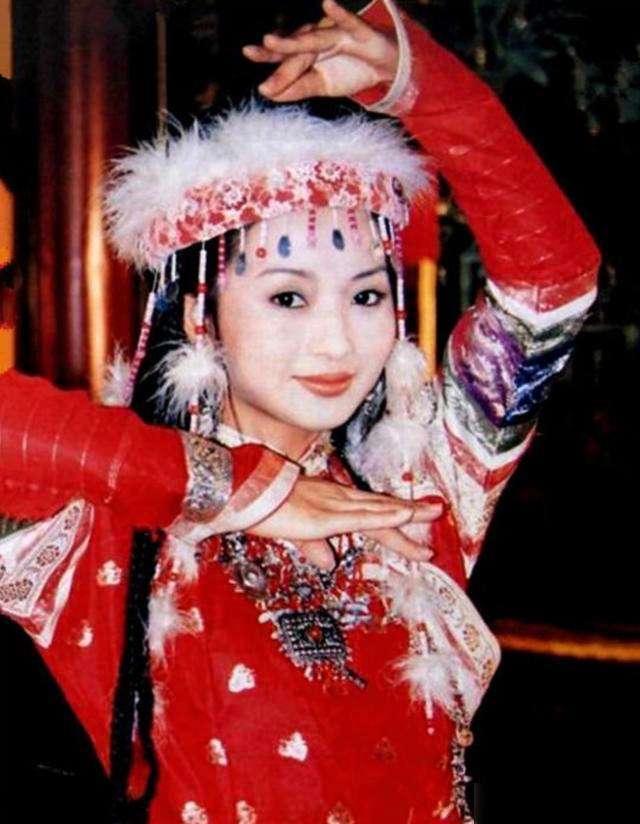 乾隆25年，平定新疆叛乱的将军的得胜还朝，他们还俘虏了一个王妃。这个女子身体自带