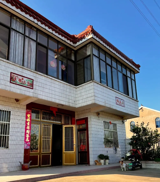 父母都离世后，因跟大哥有矛盾，我5年没回老家过年，大嫂给我打电话，让今年一定要回