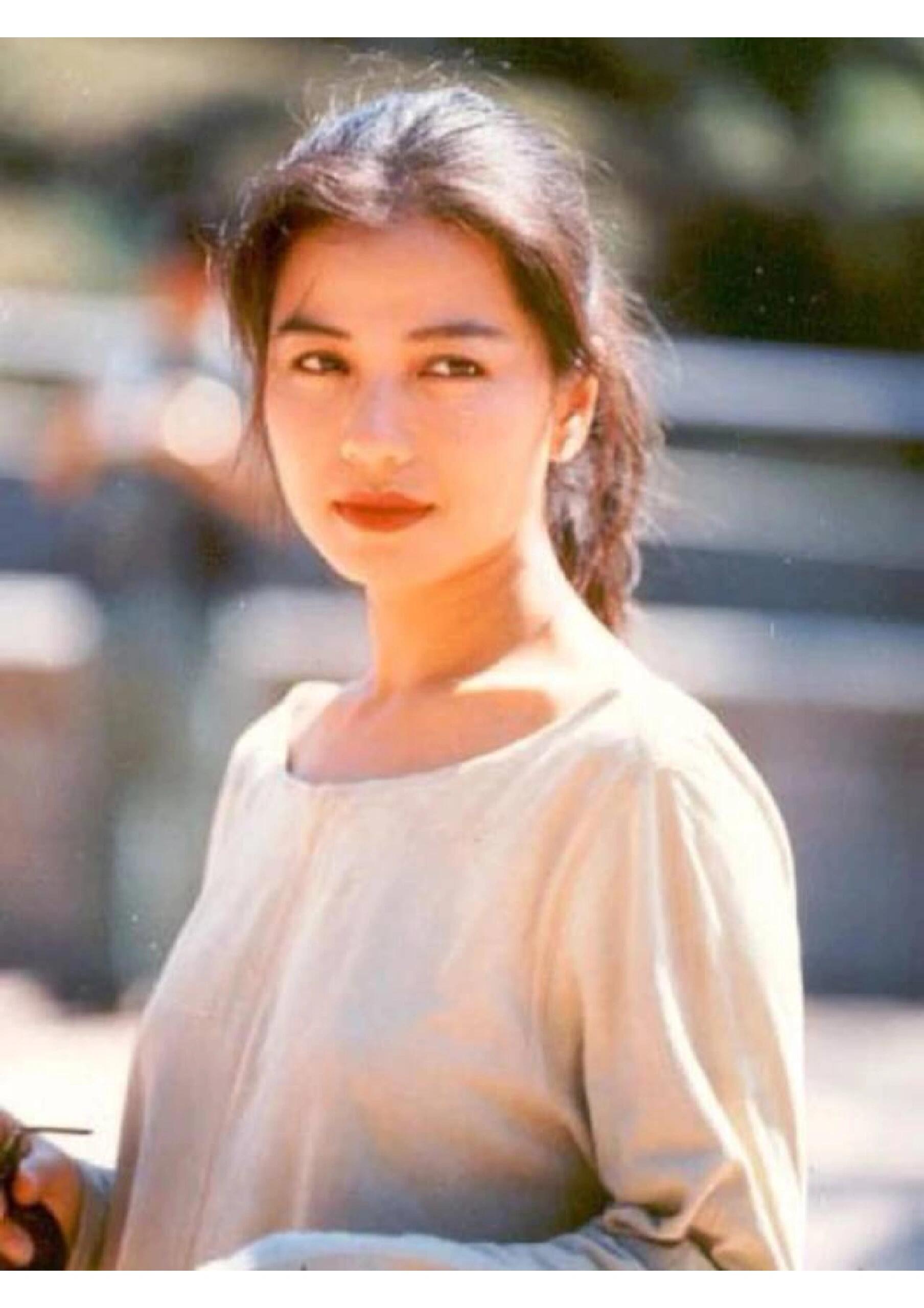 钟楚红情路坎坷，因何独守一人？