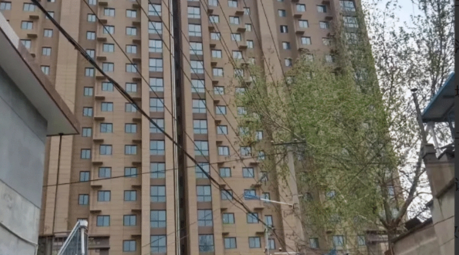 陕西铜川，一女子付了67000元的首付款后，买了一套26层的房子，万万没想到，住