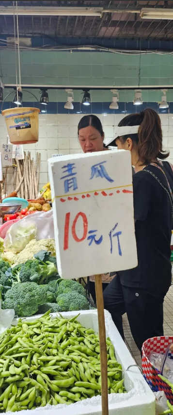 香港人的平均寿命位居全球前三，这与他们食用的食品极为干净有着直接的联系。在香港，