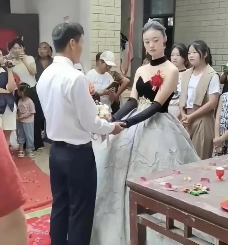 两个新娘子，为什么是两种表情？实话实说！