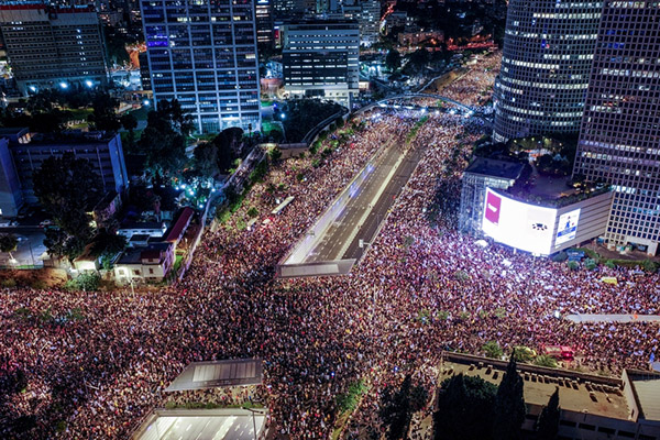 以色列70万人上街抗议