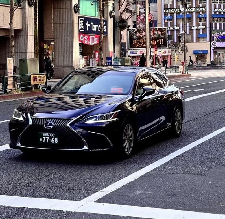【丰田计划在上海单独生产雷克萨斯电动汽车】
丰田汽车公司正努力在上海为其雷克萨斯