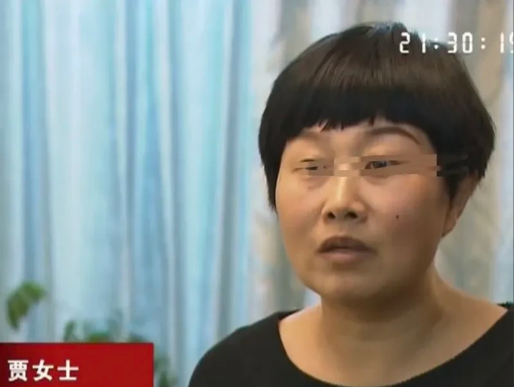 新疆，女子请培训师为员工做拓展活动，培训师要求他们过一个离地1.5米的“生死电网