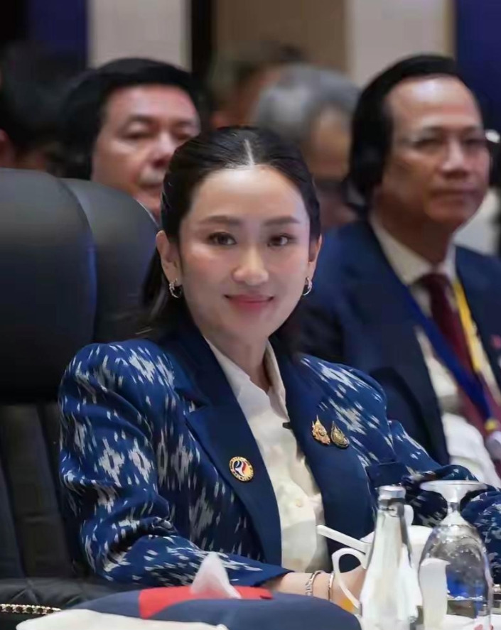 泰国新总理佩通坦，颜值爆表，酷似传奇前总理英拉。