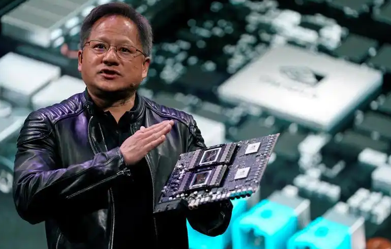 OpenAI 最近在搞大动作，正全力推进减少对英伟达芯片依赖的计划，而且首款自研