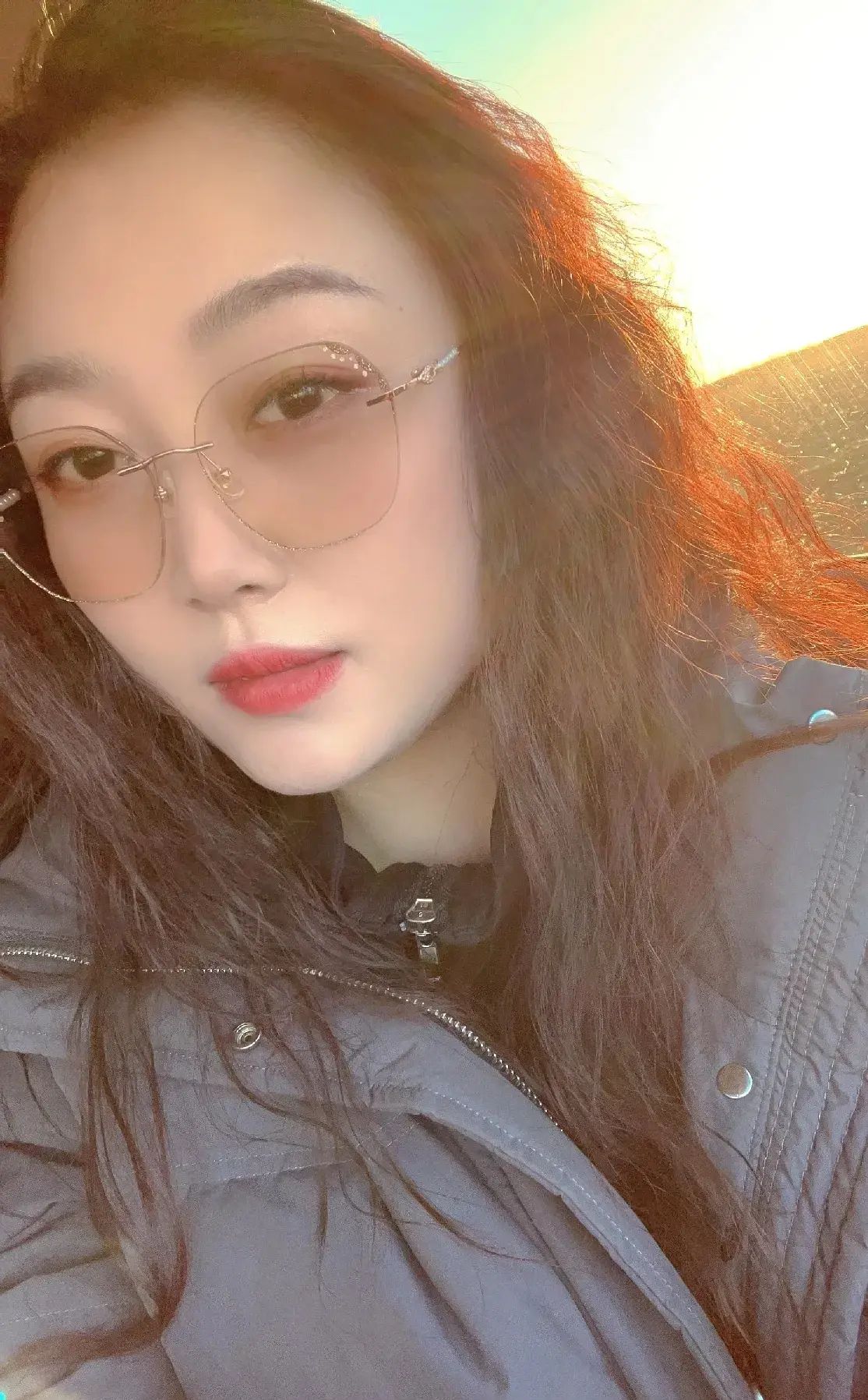 以前我从来没有管过老公的工资，后来有一次我发现了他开房的转账记录，虽然没有抓到现