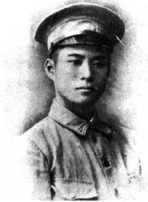 1943年，黄维见军粮发霉还掺着砂石，给何应钦的办公室寄去了一袋，何应钦大怒，派